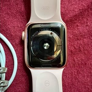 Gold Aluminum Case 40mm 5 Series Apple Watch with S/M band.